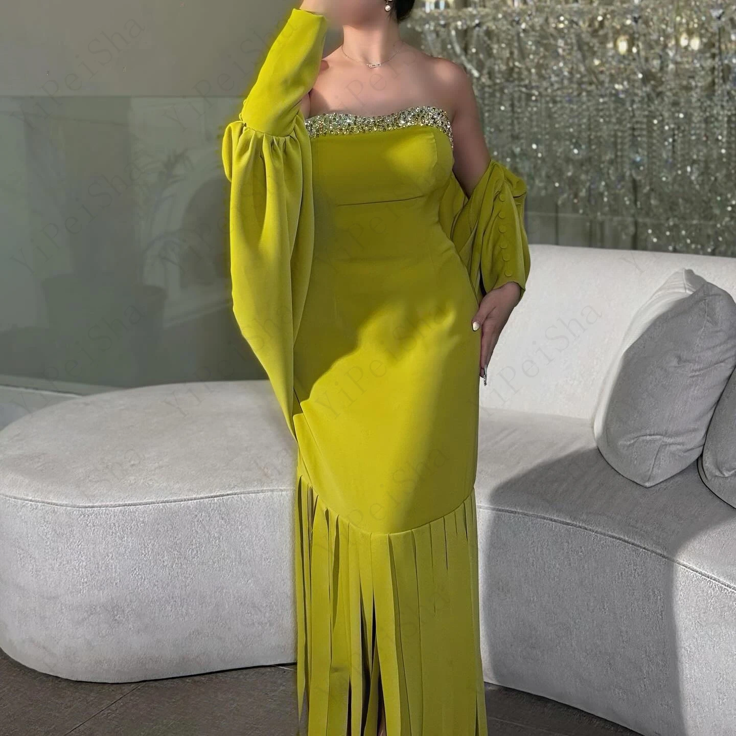 Maßgeschneiderte A-Linie-Abschlussballkleider, bodenlang, trägerlos, halbe Ärmel, Abendkleid, modisches Kristall, rückenfrei, einfaches drapiertes Partykleid