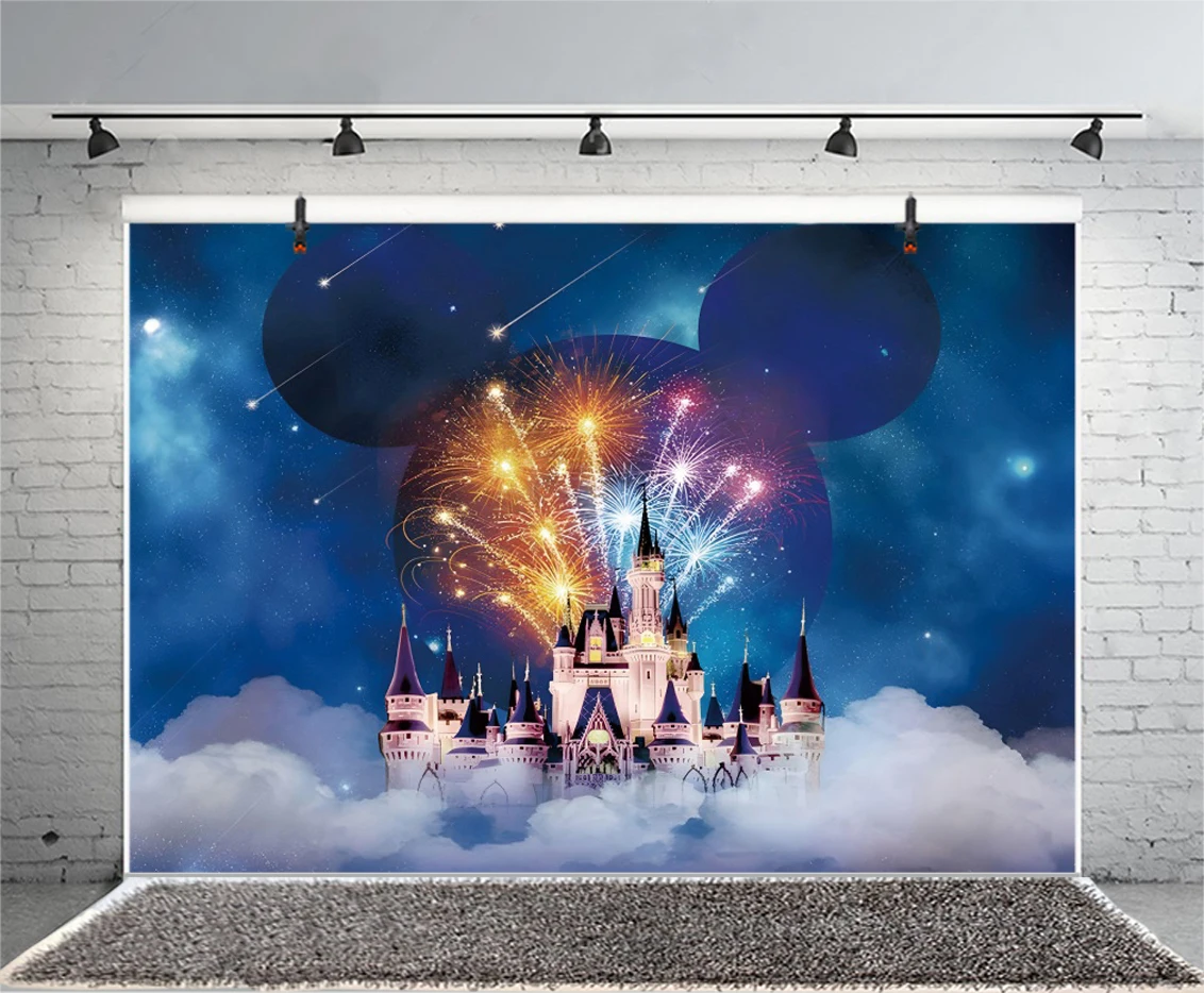 Fondo de Mickey Mouse con temática de Castillo de Disney para niños, telón de fondo con diseño de fuegos artificiales y meteoritos, ideal para