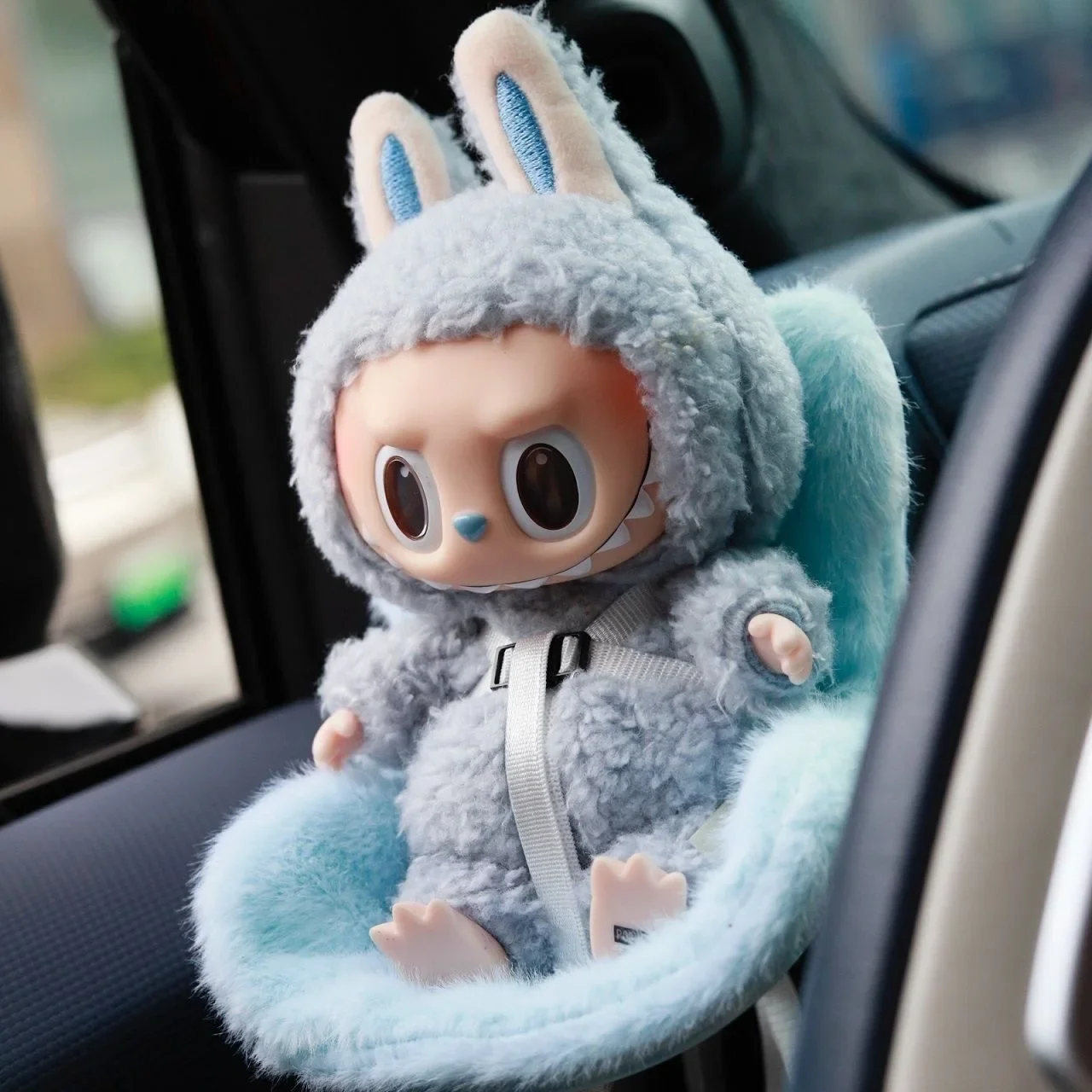 15-17cm Car Doll Seat  Labubu Doll Safety Seat Cute Doll Air Outlet Aromatherapy Decoration Car Interior Decoration image 2
