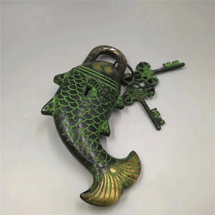 Vintage Style Brass Engraved Fish Shape Press Button Tricky Padlock with 2 Keys Decoration Metal Handicraft