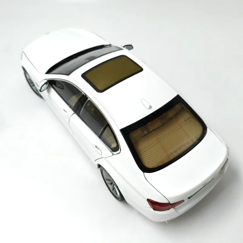 Welly GAT 1:18 BMW 5 Series 535i F10 F18 2010-2017 توقف نموذج سيارة لعبة مصنوعة من خليط معدني مع مجموعة أبواب مفتوحة هدية