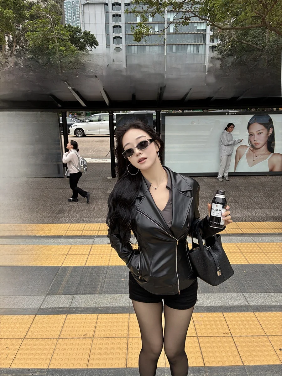 

Женская куртка Slim Fit из искусственной кожи с воротником-стойкой и молнией, длинными рукавами, из полиэфирного волокна