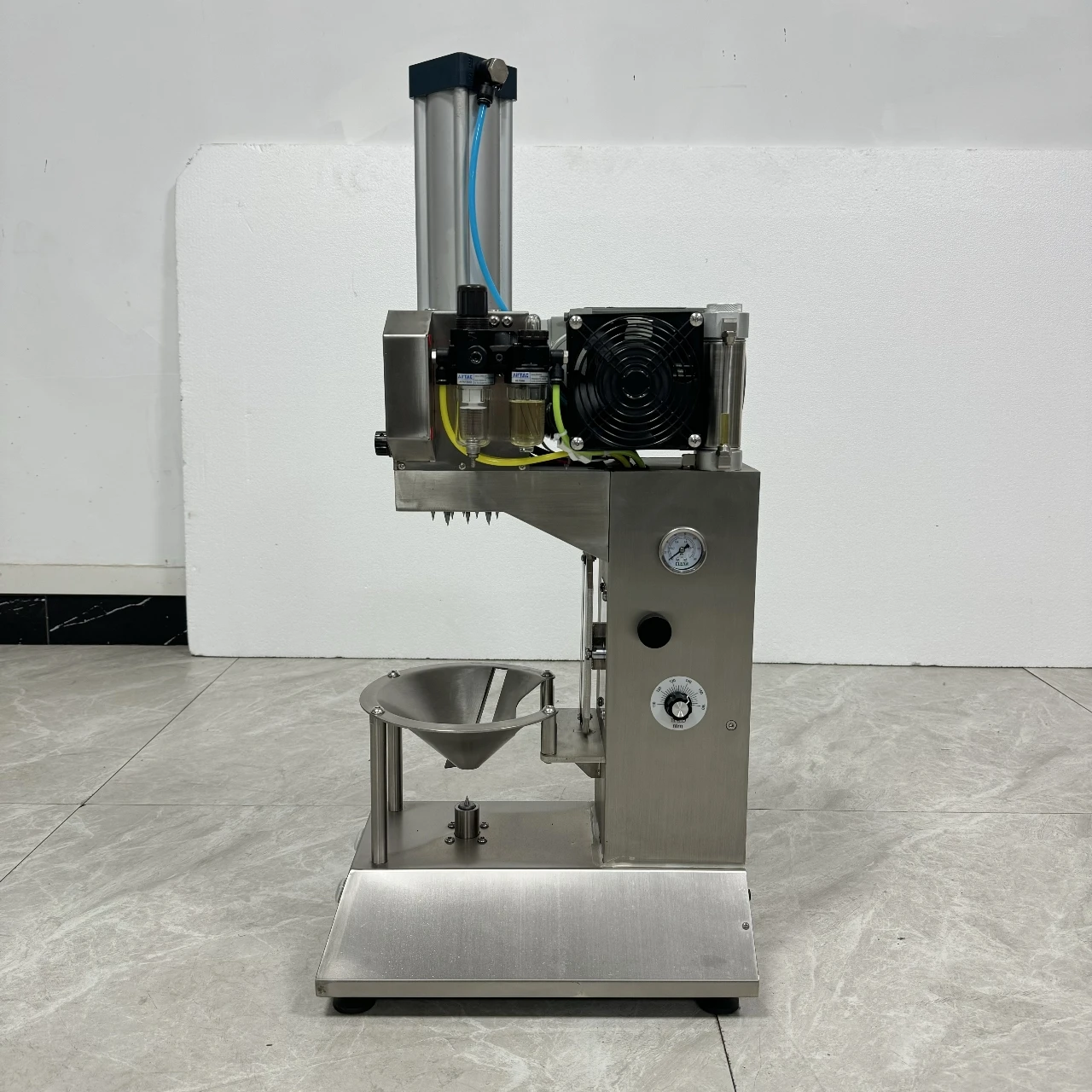 Automatic Coconut Peeling Machine Tender Coconut Peeling Machine Green  Skin Peeler  Shell Removal Machine