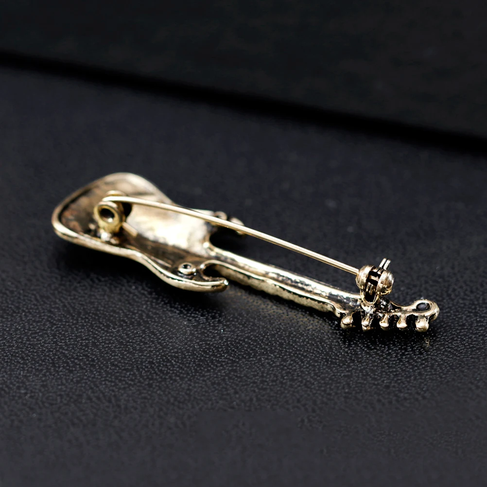 

Guitar Brooch Lapel Pin for Men Women Crystal Novelty Breastpin Shiny Decent Classy Match Bag Sweater Dress Suit Shirt Hat Scarf