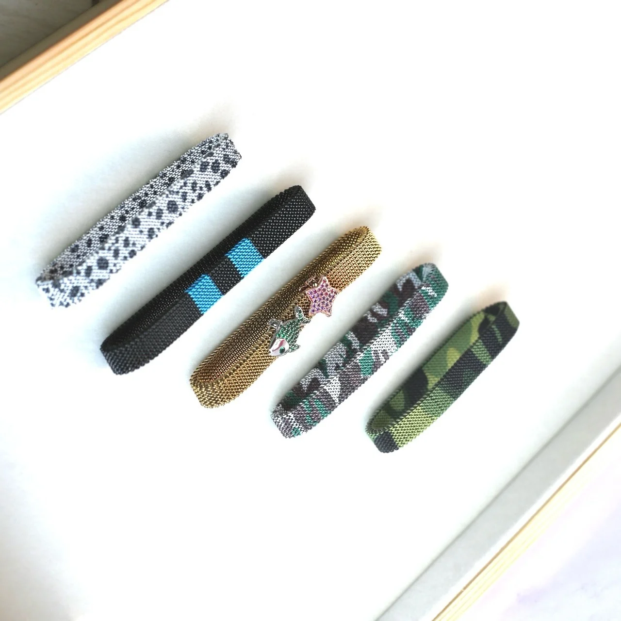 

Unisex Cool Punk Hiphop Stretch Bracelet Titanium Jewelry Stainless Steel Black Grey Blue Boa Serpent Cuff Bangles For Men Gifts