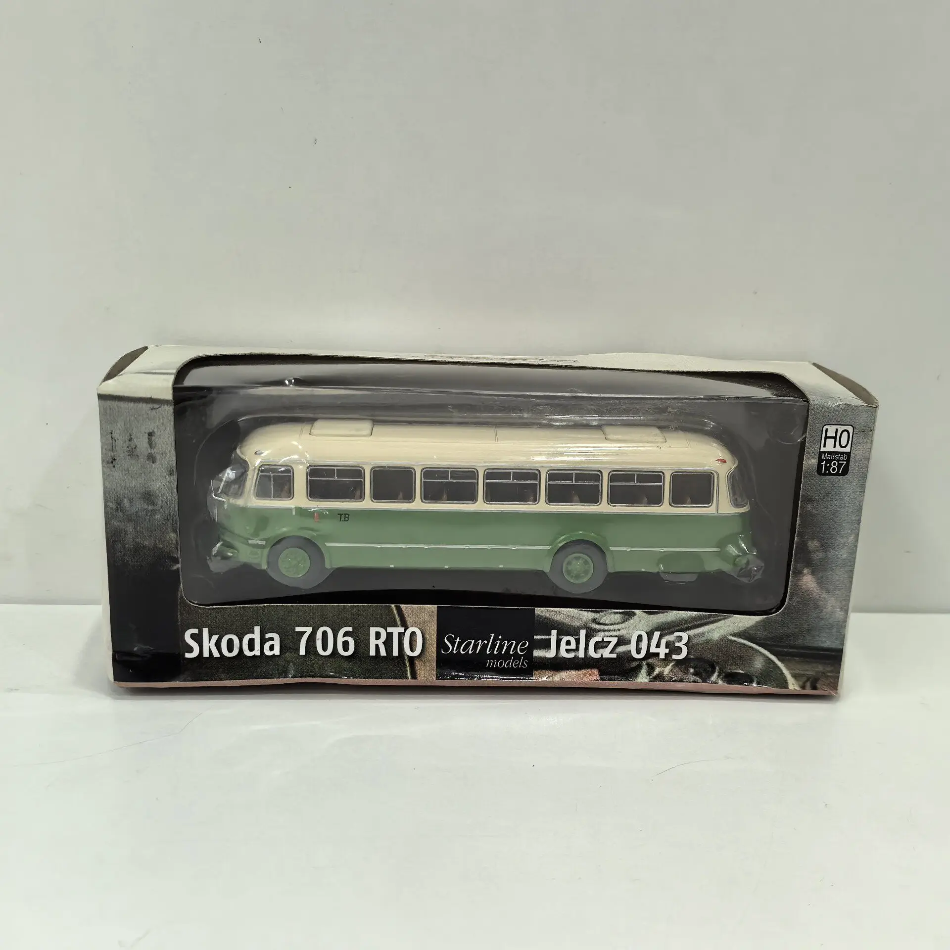 

Пластиковая модель автомобиля SKODA 706 RTO в масштабе 1/87, серия Box Old BREKINA HO