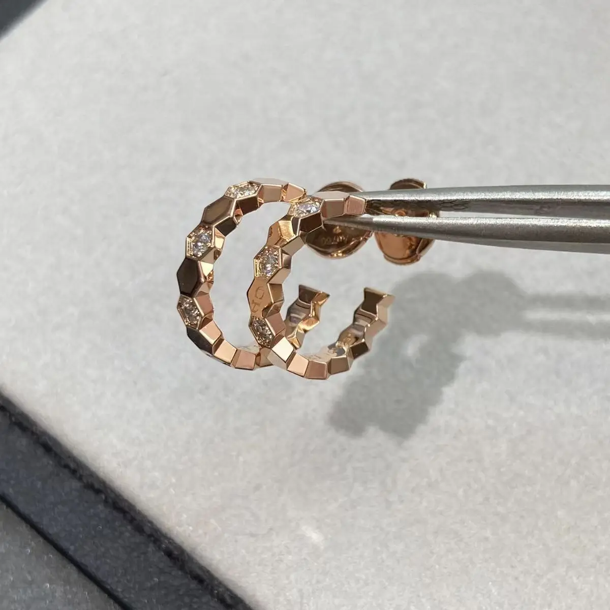 

Высококачественные женские серьги-кольца с цирконием, стильные аксессуары для девочек, вечерние, повседневные, носимые, модные украшения, гальваническое гексаго