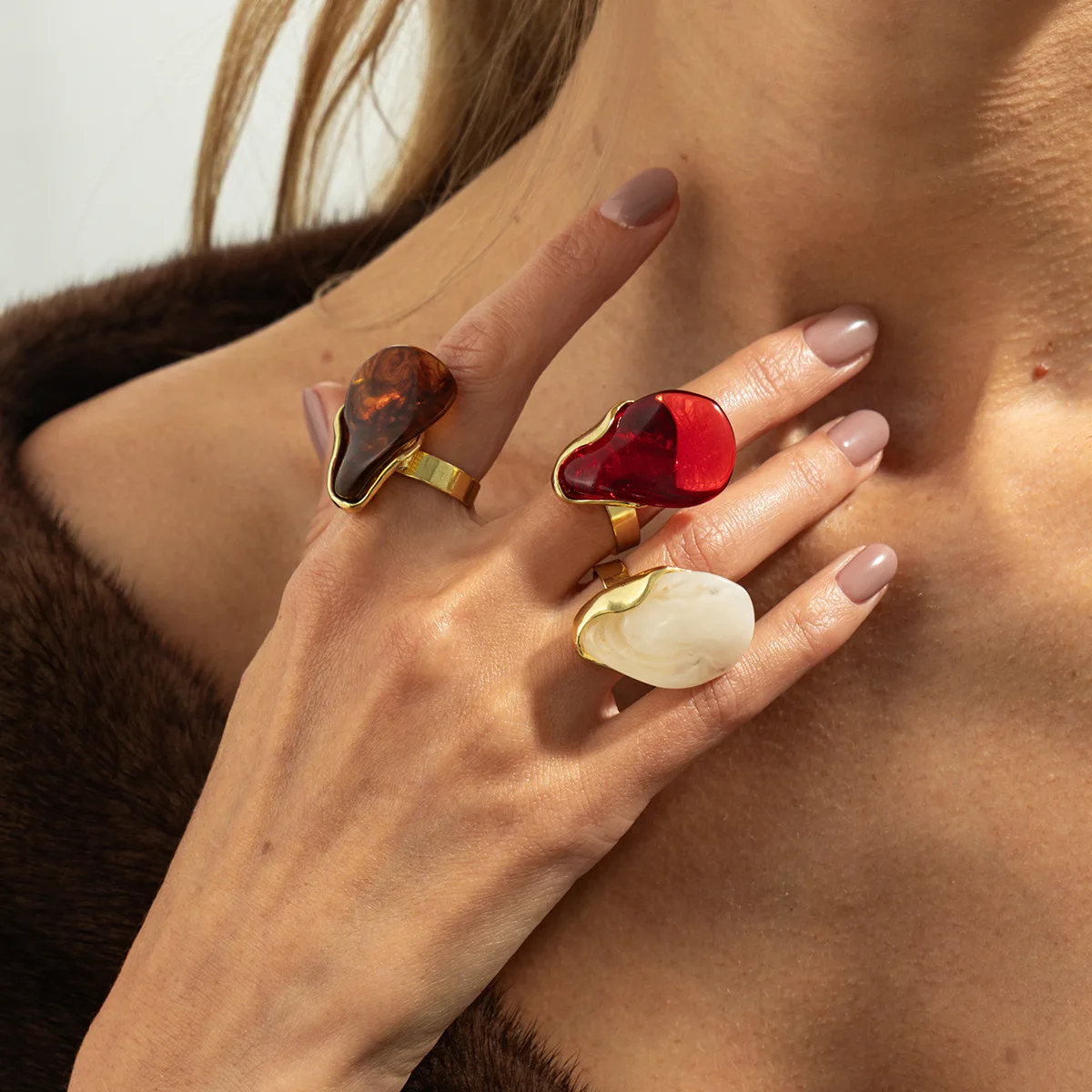 موضة مطعمة الراتنج الشفاف قابل للتعديل المفتوحة خواتم المرأة الرجعية غير النظامية الذهب اللون المفصل الدائري مجوهرات الحفلات الساحرة