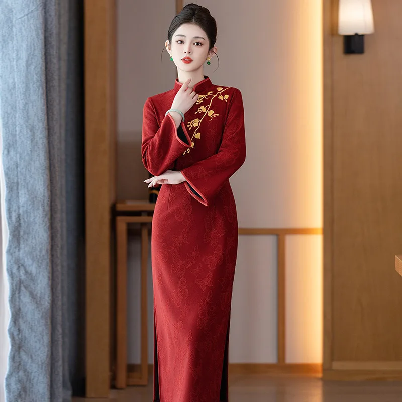 

Red Embroidery Thick Winter Clothing Chinese Style New Style Long Sleeved Cheongsam Improved for Young Women Retro Autumn Qipao