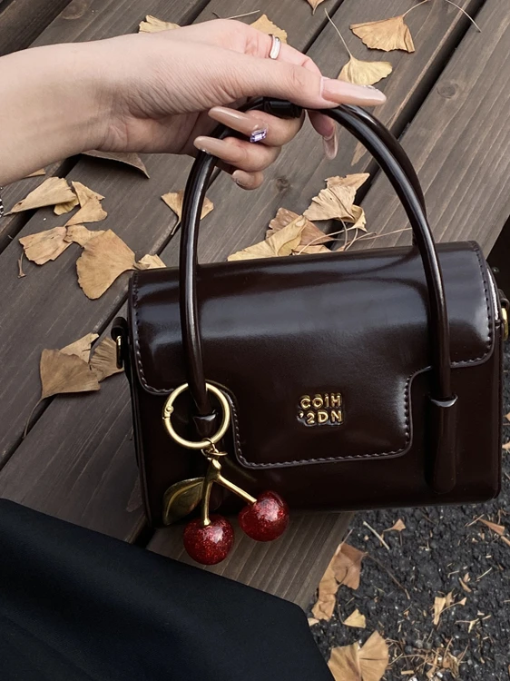 

Fashionable Retro Women's Handbag Shoulder Bag Crossbody Bag Small Square Bag Soft Handle Zinc Alloy Buckle Closure Daily Use