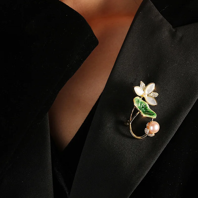 Natural freshwater pearl brooch,high-grade Enamel color green Lotus pin Women's suit jacket overcoat exquisite Xiaoxiangfeng