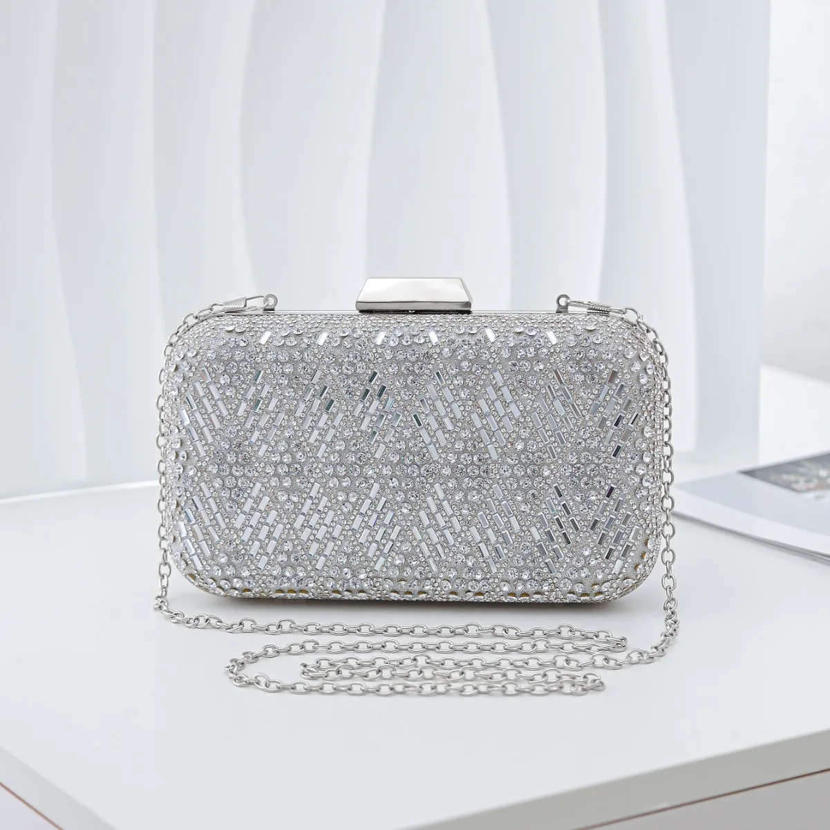 Premium hot diamond clutch bag dinner party small square bag light luxury bright shoulder messenger bag retro