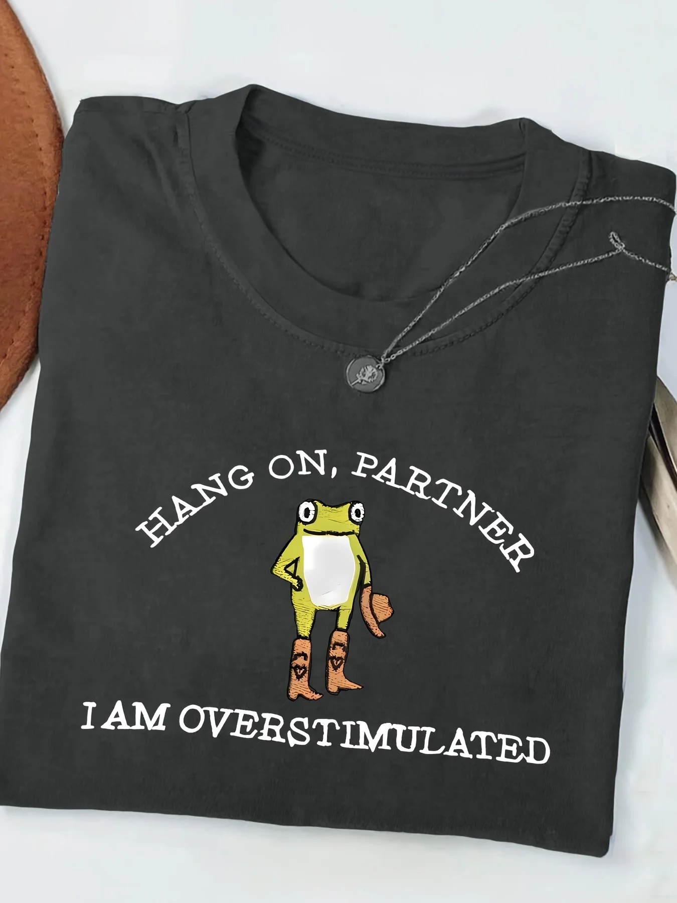 2026 Fashion New Round Neck Design Simple Cartoon Frog Pattern English Letter Printing Casual and Comfortable Women's T-shirt