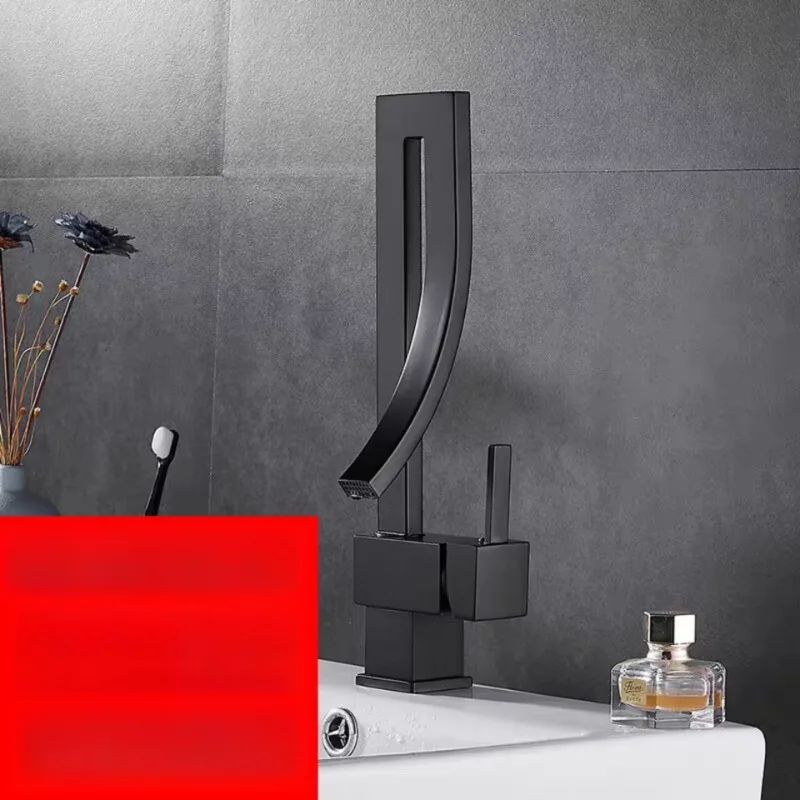

Легкий роскошный дизайн смесителя для умывальника, черная минималистичная креативная винтажная краска, квадратный вращающийся золотой смеситель.