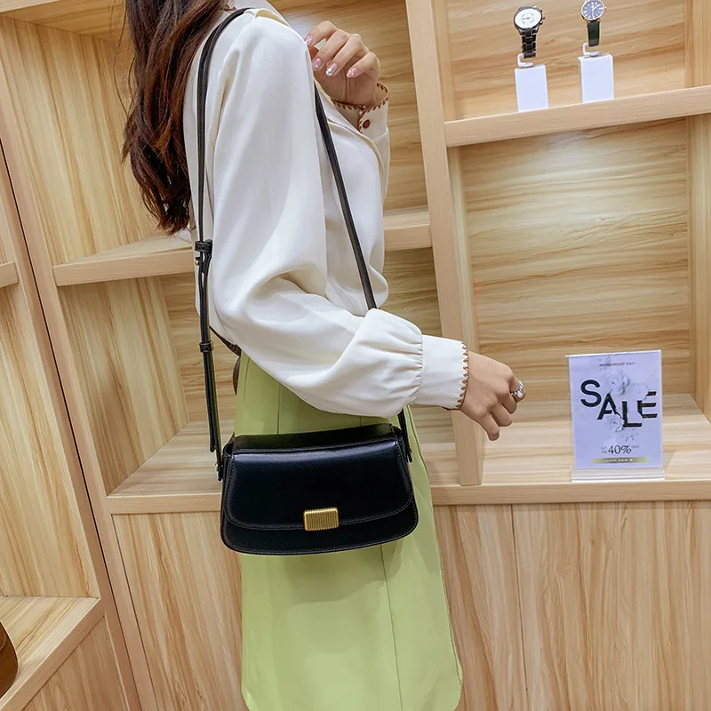 

Famous Fashion Leather Shoulder Bag Classic Women's Chain Strap Crossbody Bag Luxury Design Portable Wallet