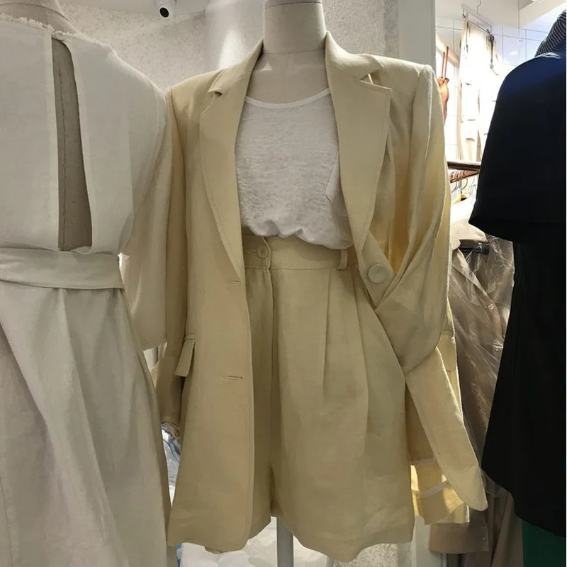 

Летний женский повседневный костюм из хлопка и льна 2024: тонкий комплект из жакета и шорт в корейском стиле, свободный крой