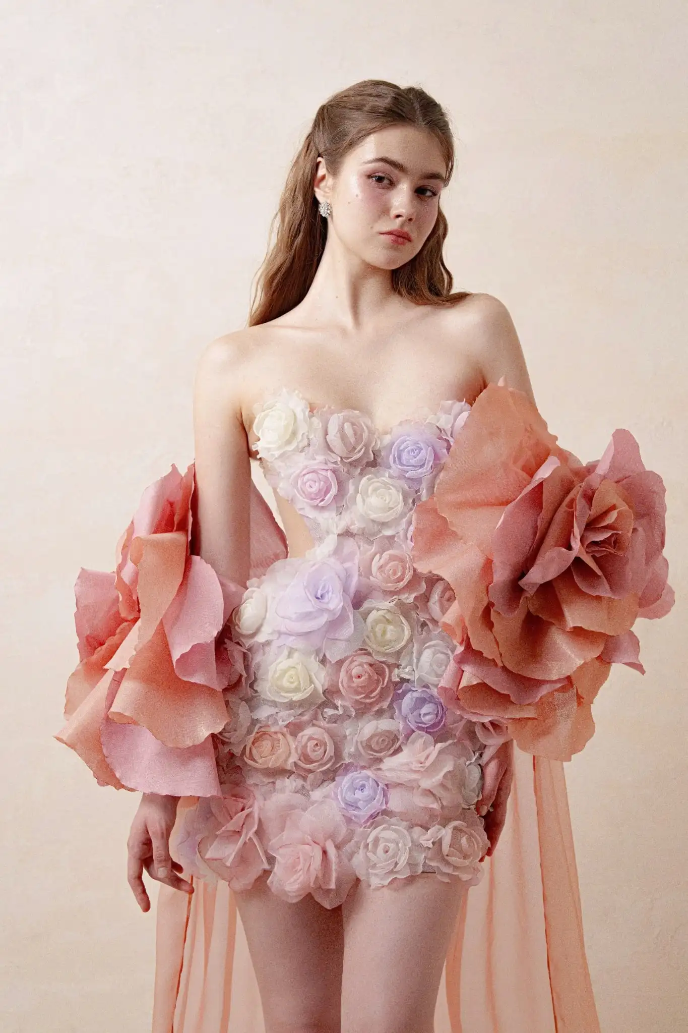 فستان قصير من الأورجانزا ثلاثي الأبعاد بدون حمالات على شكل قلب وخط عنق على شكل قلب وفتحة جانبية مزين بالورود الباستيل فساتين زفاف رومانسية للحفلات #3