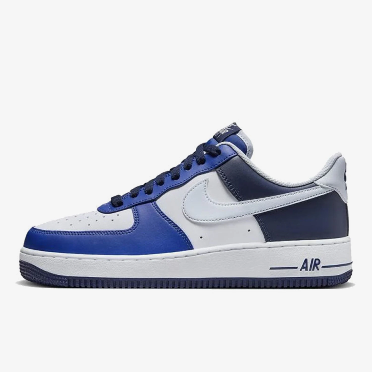 حذاء Nike الرسمي الأصلي للرجال Air Force 1 حذاء رياضي منخفض الارتفاع متين FQ8825-100