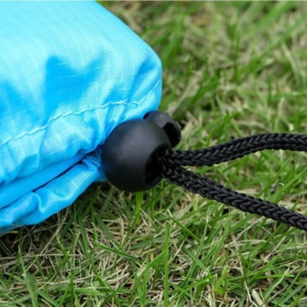 حصيرة تخييم مدمجة من قماش أكسفورد قابلة للطي ومقاومة للماء مع حقيبة تخزين، 4 مقاسات من حصيرة الشاطئ الرملي للخارجية