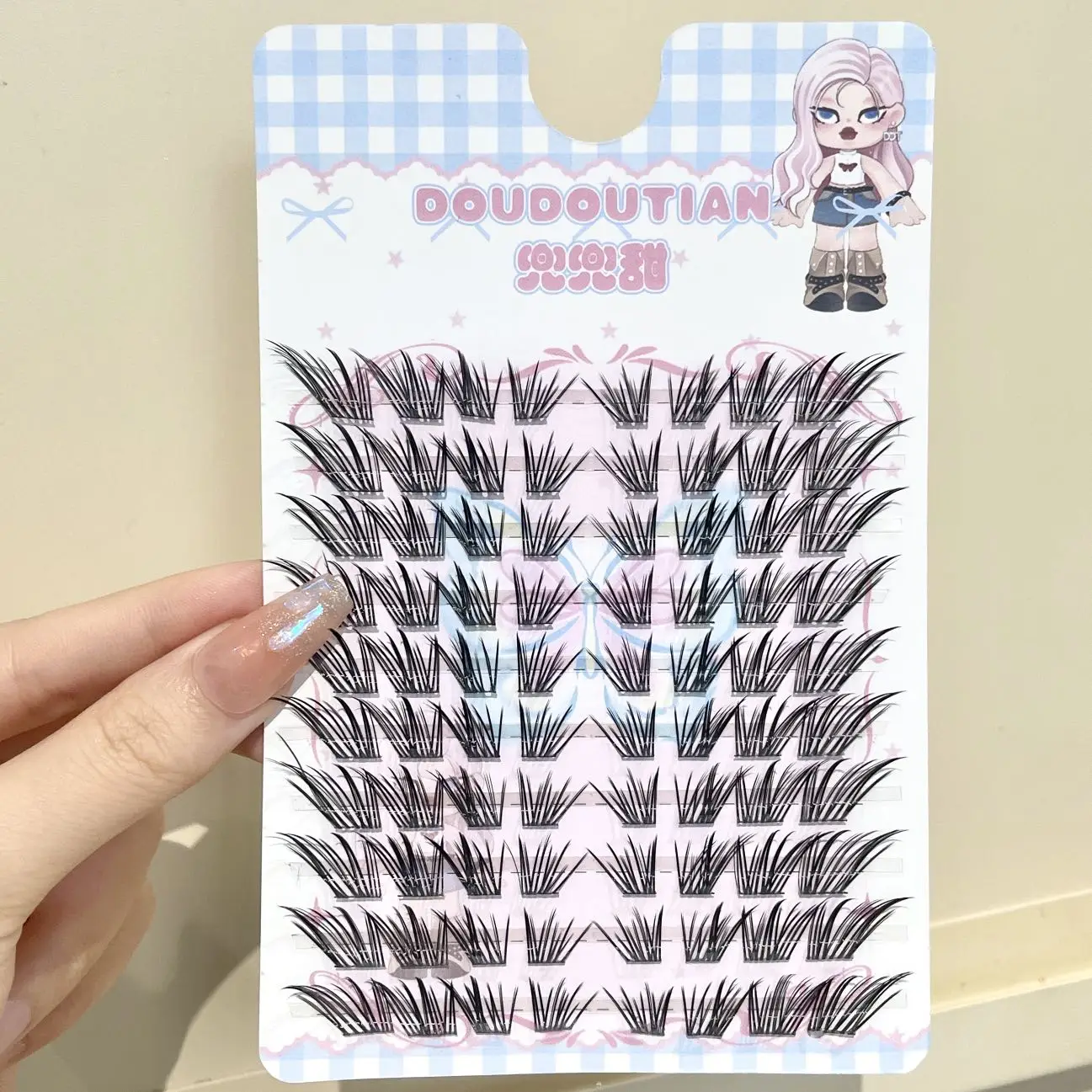 Doudoutian Fox Thai Manga Slanted Lashes Fine Soft Clusters Lightweight Invisible Clear Band Natural Thai Shooting Makeup view 2
