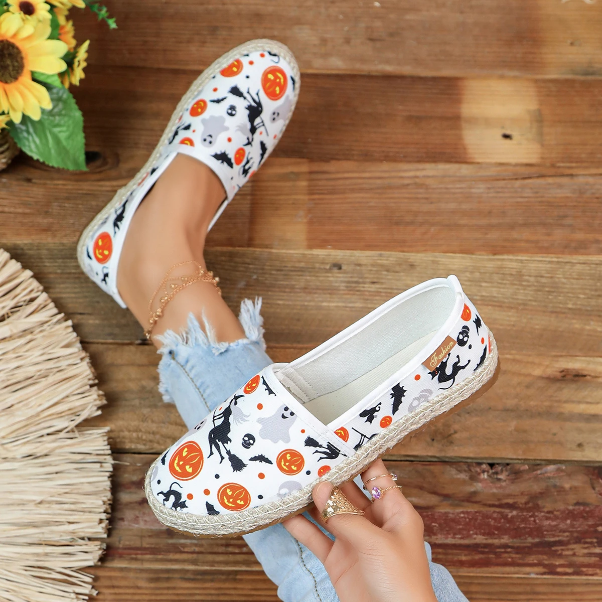 2026 New Women's Large Size Fashion Printed Decorative Canvas Shoes Spring and Autumn Halloween Popular Slip-on Flat Shoes