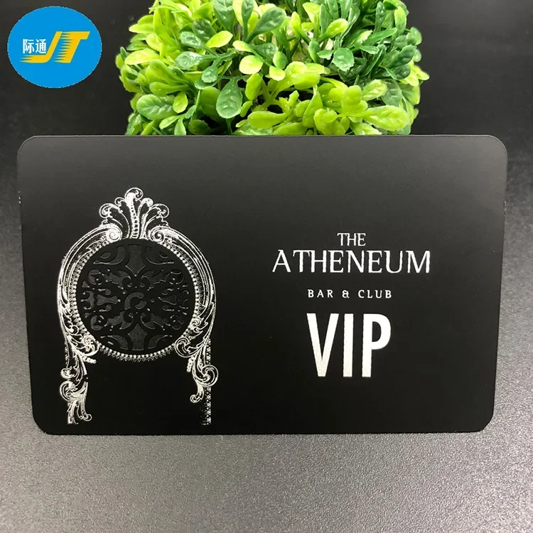 

Индивидуальная членская карта из черного металла. Членская карта из нержавеющей стали. Членская карта с металлической магнитной полосой.