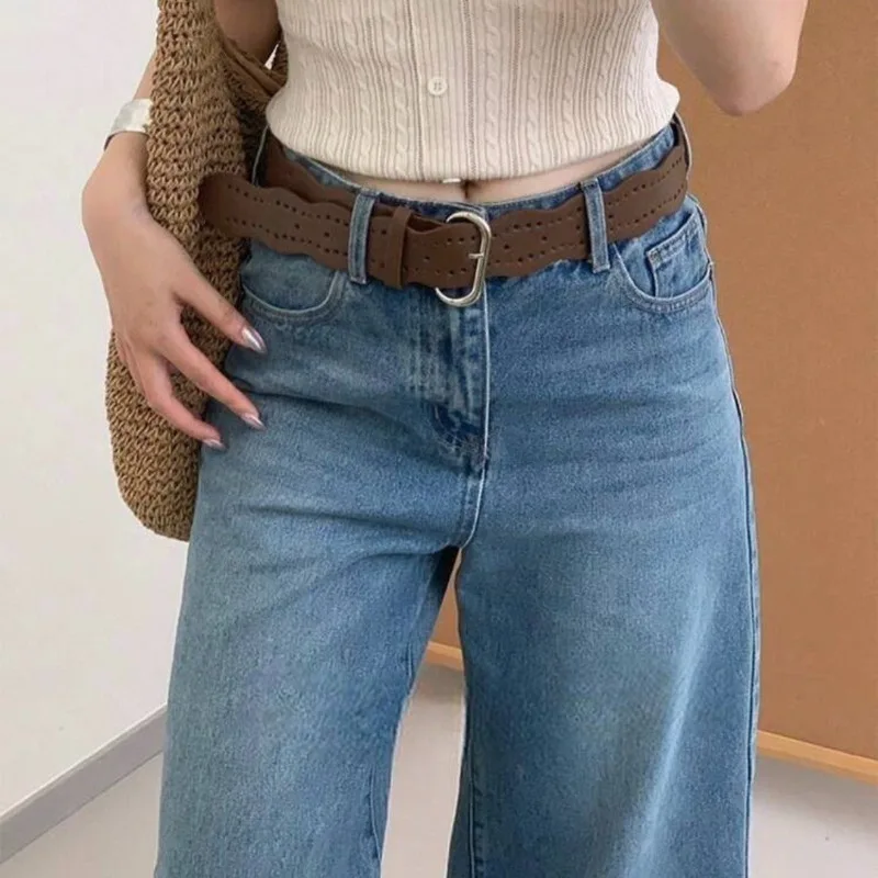 Fashionable Wavy-Edge Openwork Wide Belt Retro, Versatile Women’s Belt, Buckle-Closure Waist Belts for Dresses and Coats
