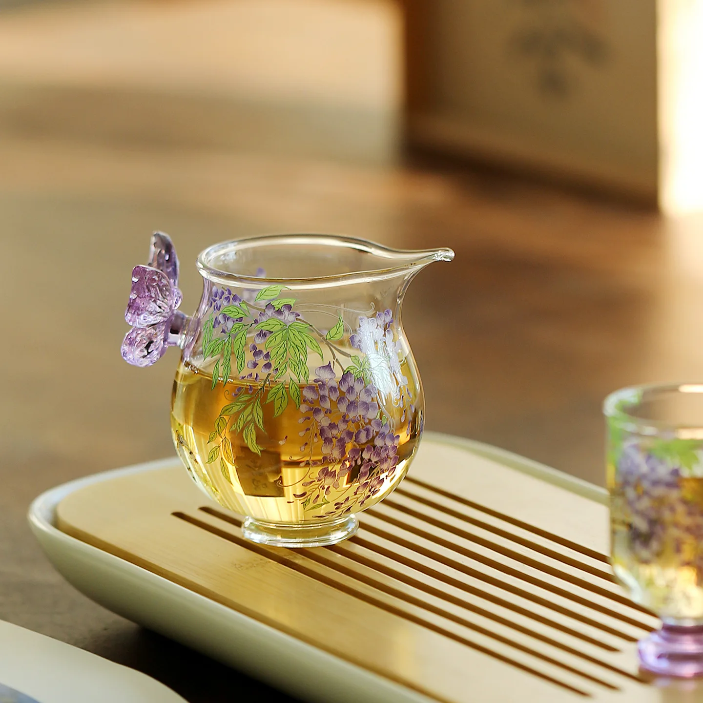 High Aesthetic Wisteria Butterfly Glass Tea Pitcher, Yishi Tea Talk Heatproof Transparent Fair Cup for Tea Lovers