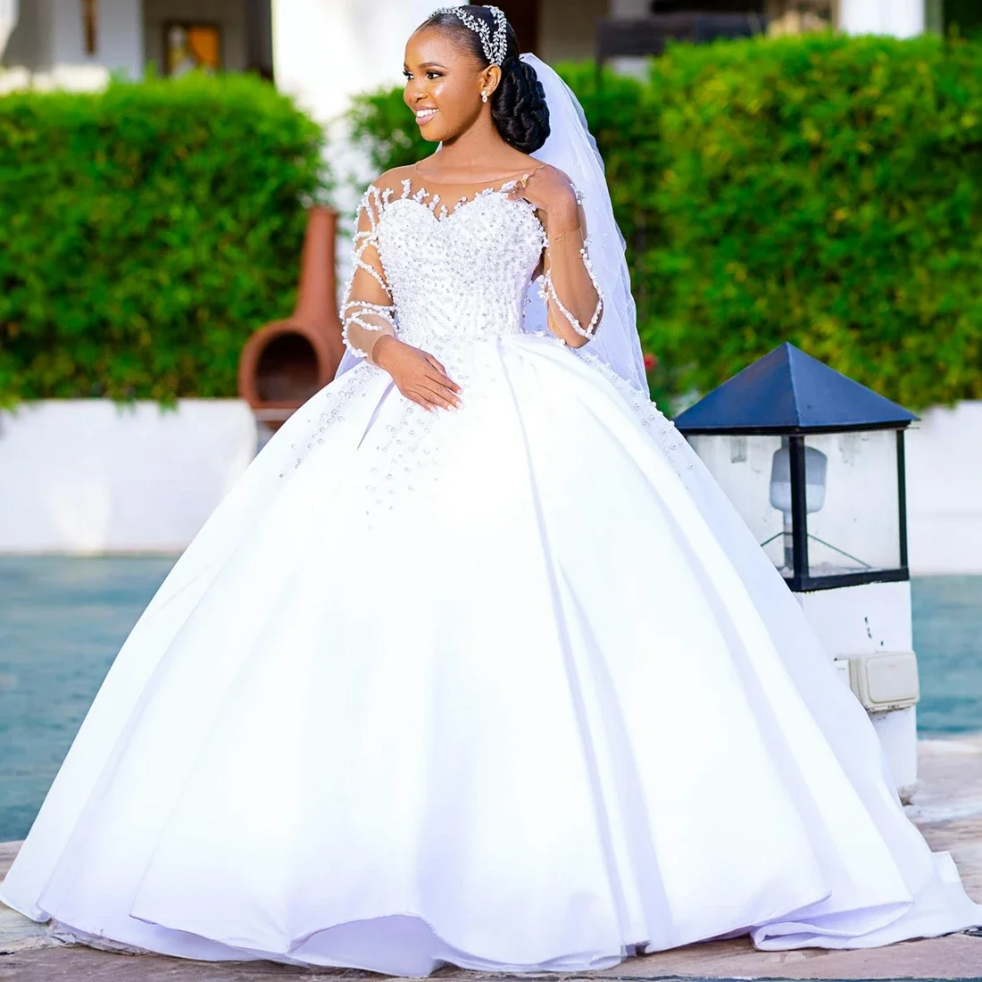 

Customized 2025 South African Nigeria Shinny Pearls Wedding Dress For Bride Robe De Mariée Long Sleeves Garden Bridal Gown