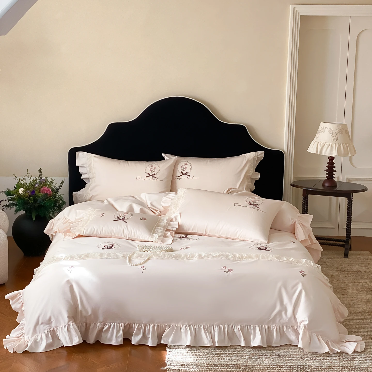 

Pink Flowers Embroidery Lace Ruffles Bedding Set 600TC Egyptian Cotton Duvet Cover Flat/Fitted Bed Sheet Pillowcases 4Pcs