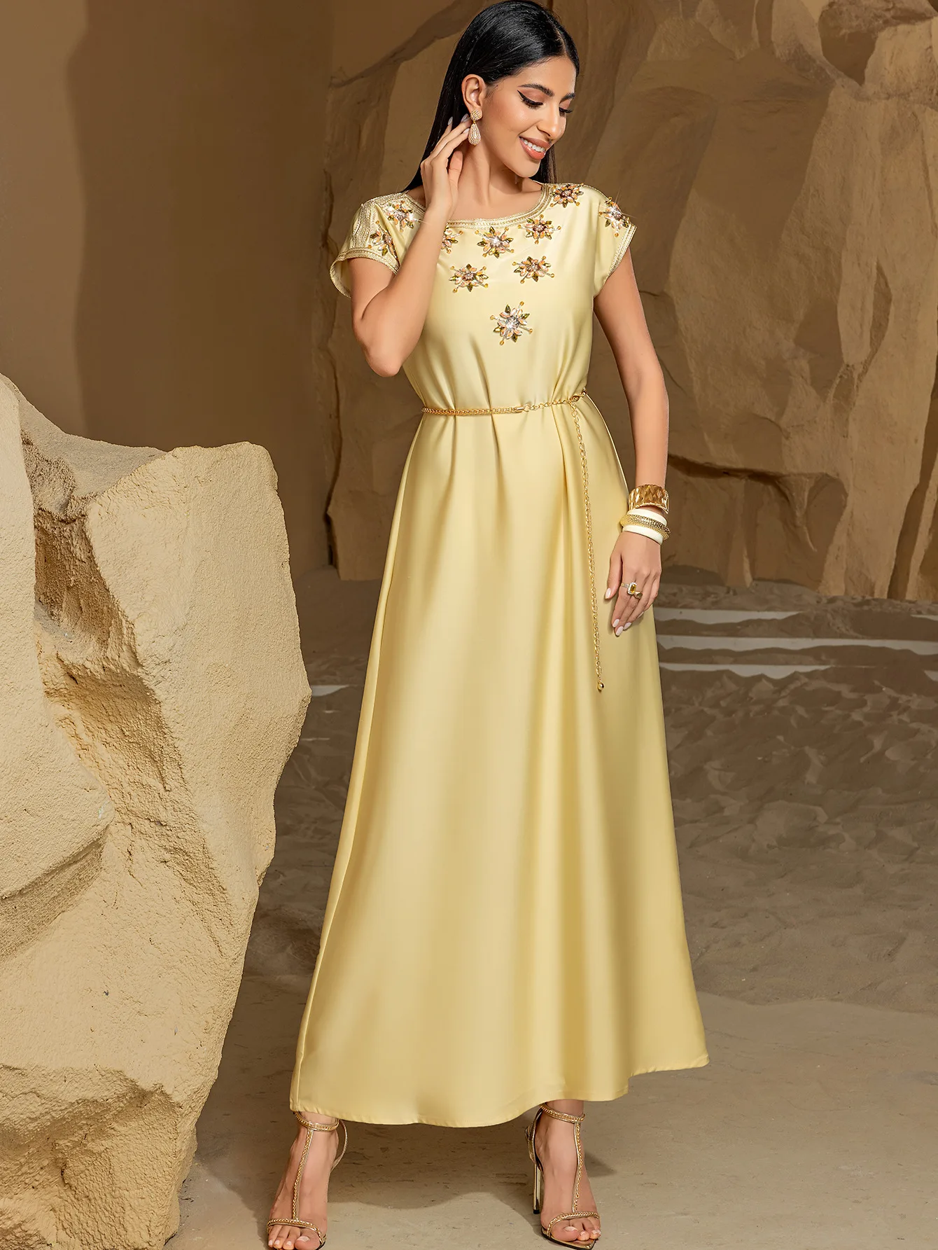 Luxo dubai abaya cetim diamantes vestido muçulmano moda kaftan feminino vestido de manga curta kebaya caftan marocain femme eid djellaba