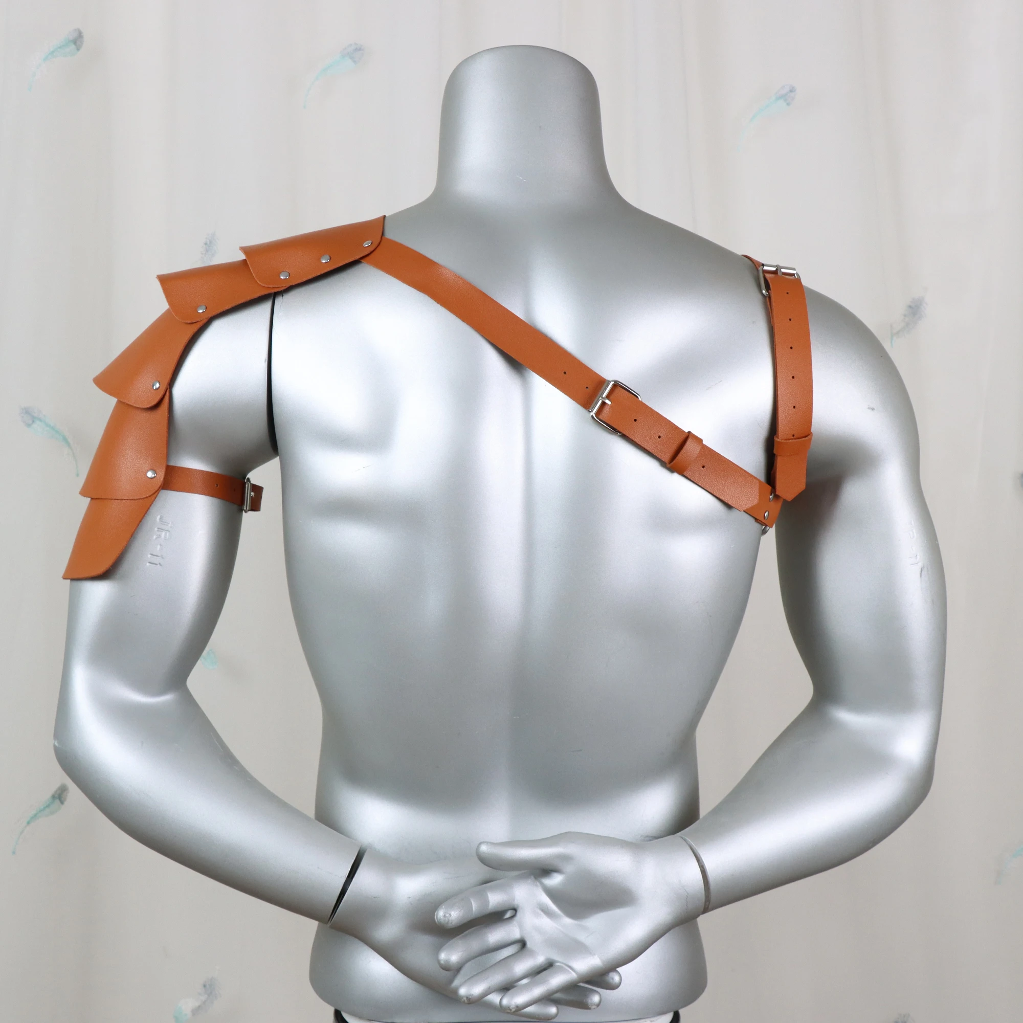 Mittelalterlicher Brustgurt für Herren aus Kunstleder, Verstellbarer Körpergurt, Schulterpanzer, Herren-Cosplay-Kostüm – Detail 4