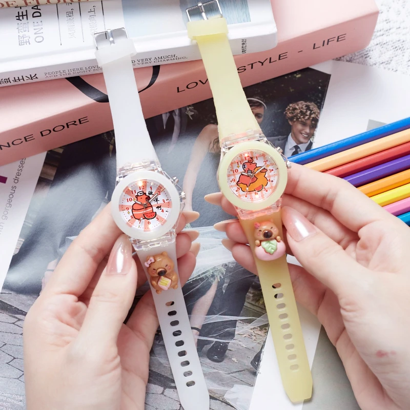 Leuchtende Kinderuhr mit blinkender Regenbogen-LED, weichem Gelee, buntem Armband, Cartoon-Tierspielzeuguhr