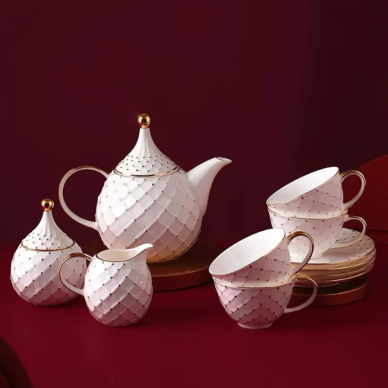 Simple European Luxury Bone China Coffee Cup Saucer Kettle Set Ceramic Afternoon Tea Coffee Set Home Bar Decoration Ornaments