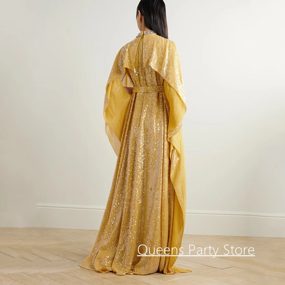 Mode-avondjurk op maat gemaakte hoge hals kristallen parels sweep trein een lijn lovertjes galajurk met cape robe de soiree