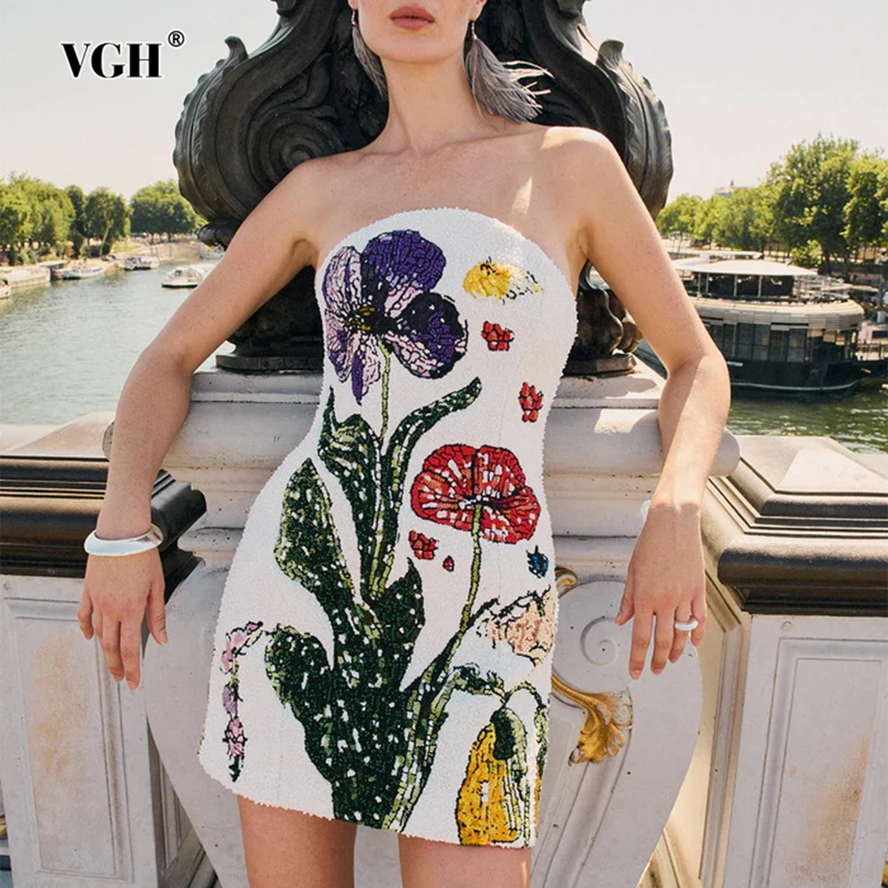 فستان قصير على طراز الحفلات مطبوع عليه ترتر VGH للنساء بدون حمالات بدون أكمام بخصر عالٍ فستان نسائي صيفي 2026 عصري