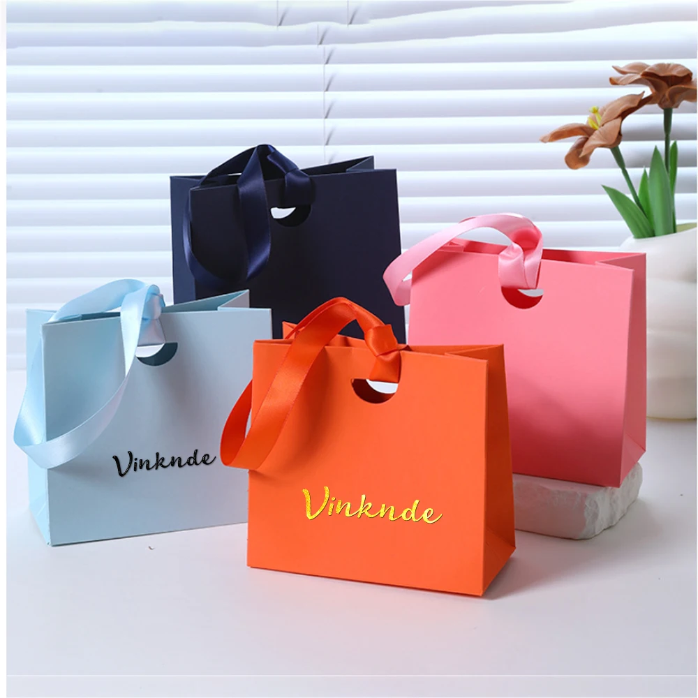 

Wedding Gift Paper Bag With Ribbon Handle Custom Logo Hot Stamping for Holiday Party Bakery Jewelry Perfume Retail Shopping Bags