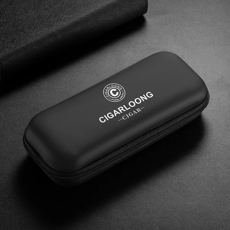 

Портативная сумка для сигар с большим пространством для хранения - удобный внутренний сетчатый карман и гладкая молния для легкого хранения.