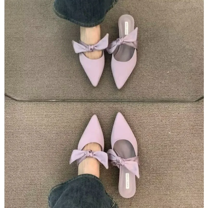 شباشب نصف على شكل فيونكة من الساتان بمقدمة مدببة للنساء صيفية فرنسية أنيقة البغال سهلة الارتداء بكعب منخفض شباشب مغلقة من الأمام Zapatos De Mujer