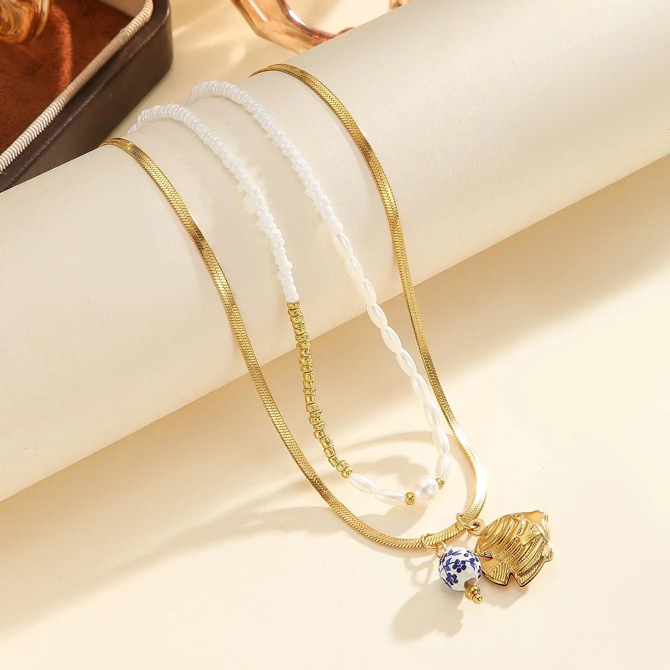 Fashion Ceramic Shell Necklace & Bracelet Set for Women
