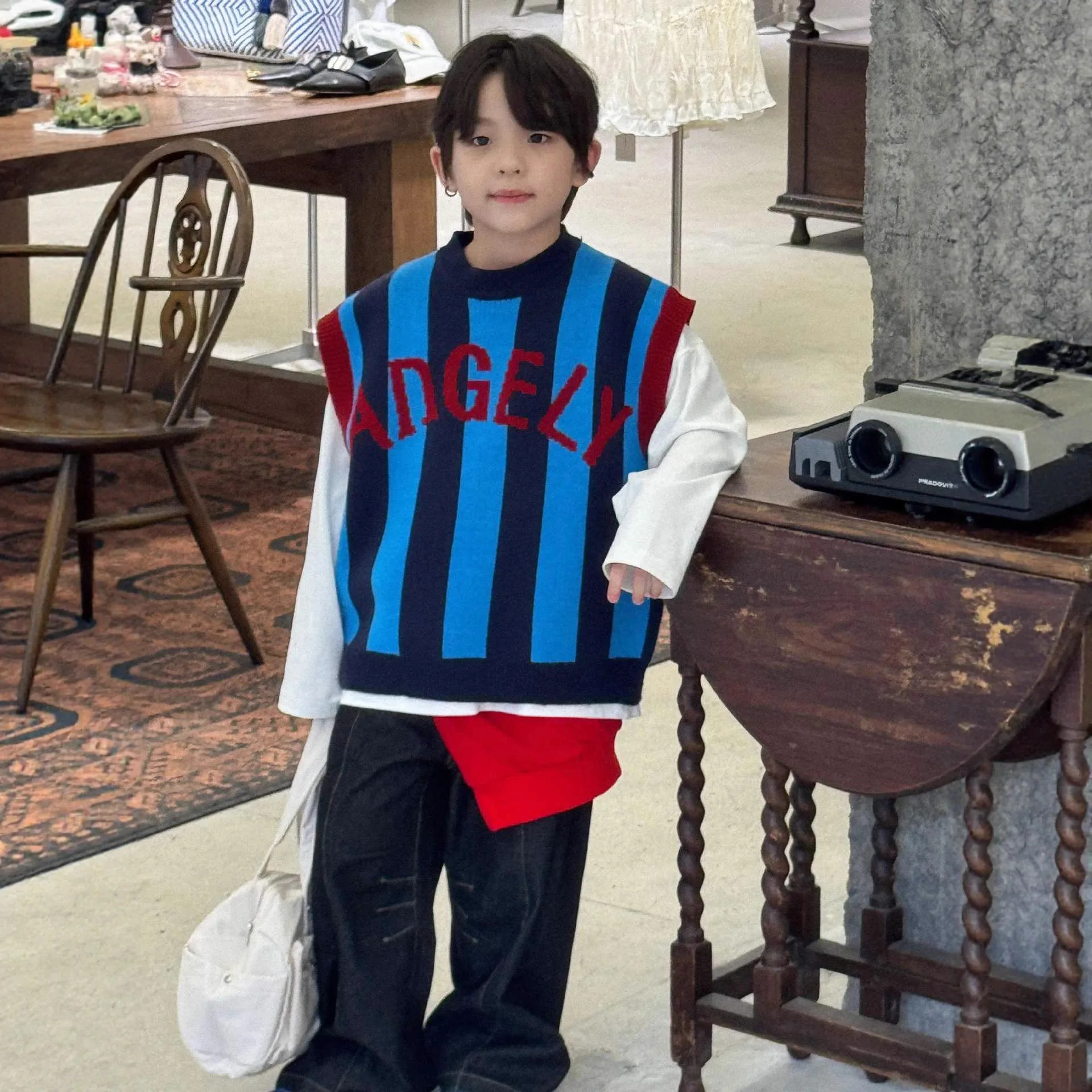 

Autumn 2025 New Children's Clothing Boys' Blue Thick Striped Letter Loose Vest