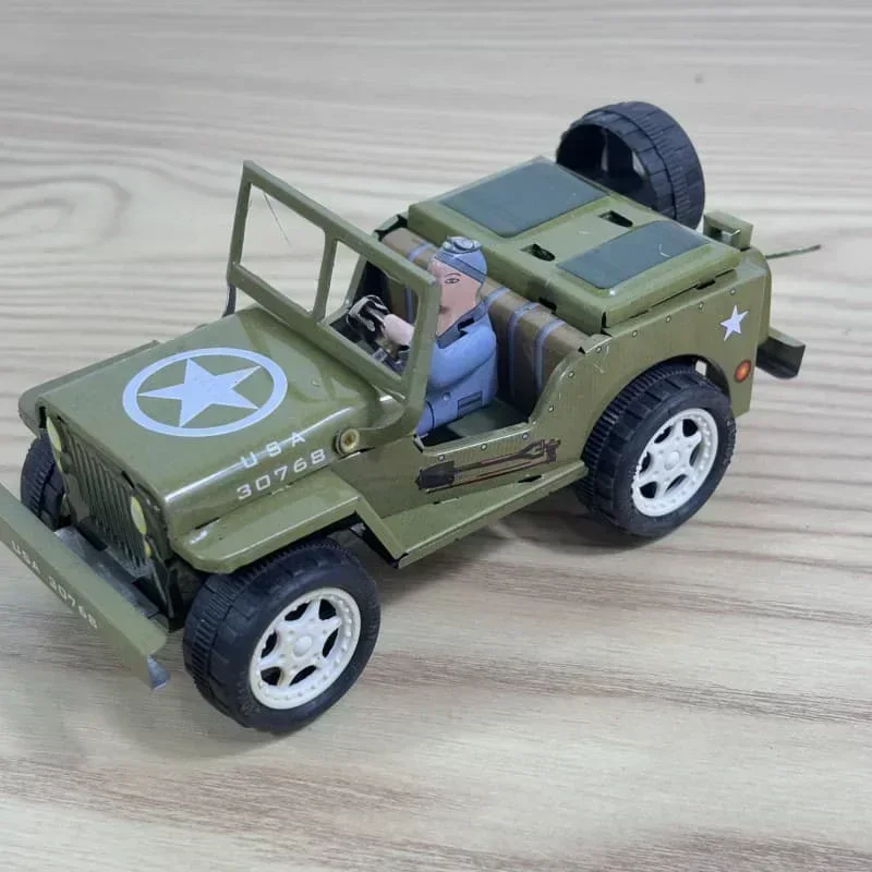 Jeep Modello di auto Collezione di giocattoli meccanici Retro Wind Up Toy Tin in metallo Il giocattolo a orologeria Figure Modello Regalo per bambini