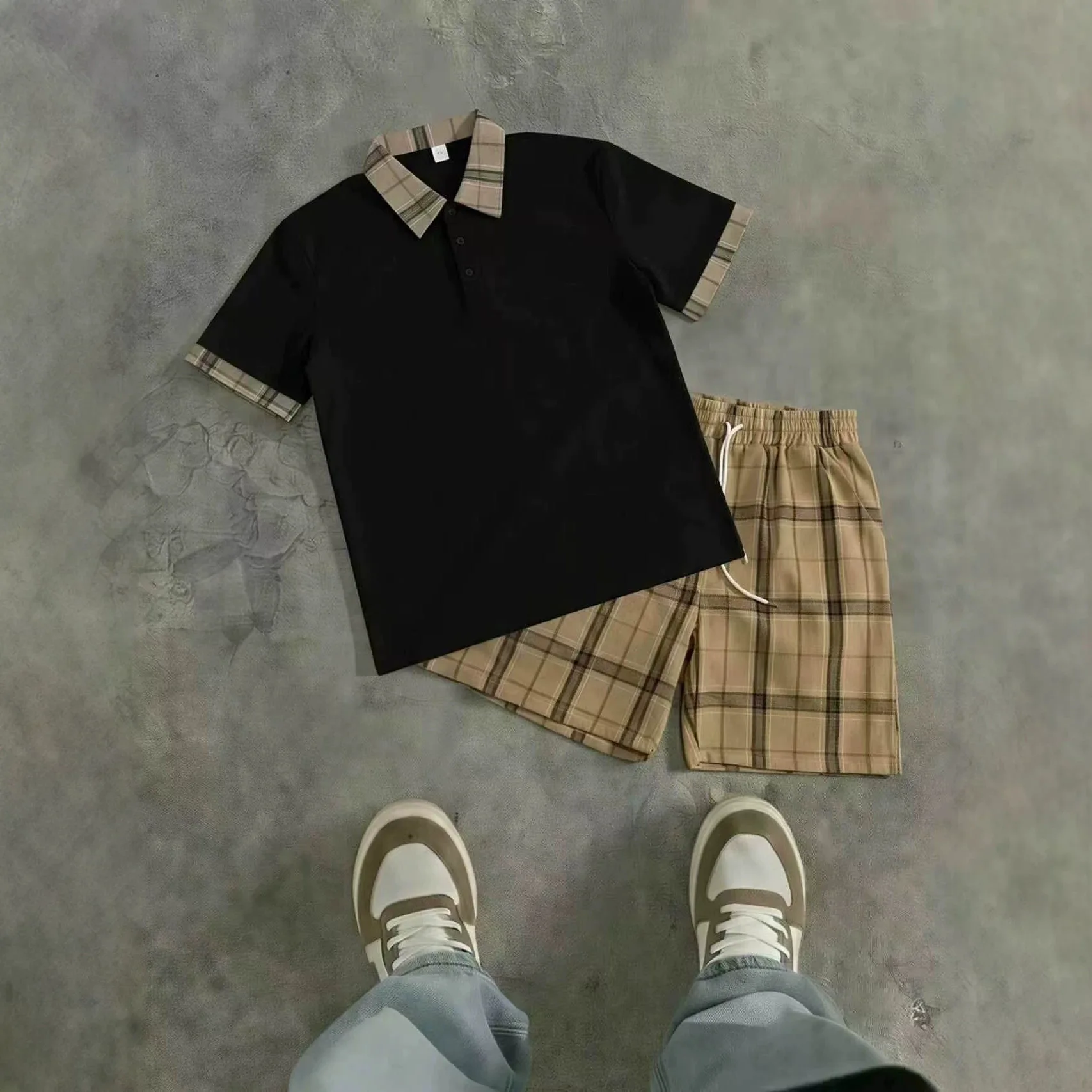 

New outdoor men's short-sleeved polo shirt and shorts set in a sporty casual check pattern with breathable collar design