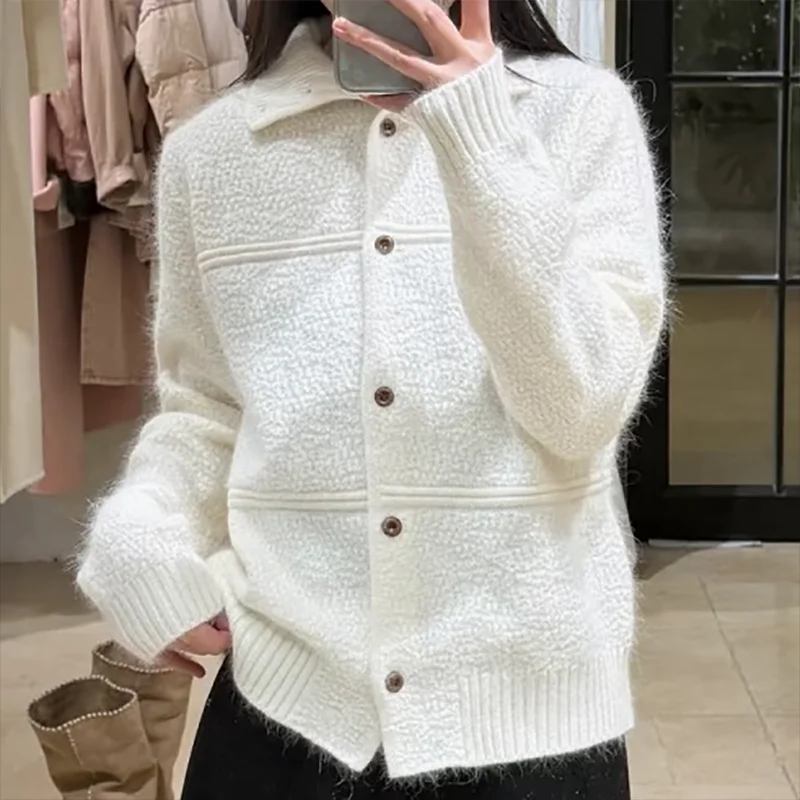 高品質の刺繍ロゴ入りレディースカーディガンセーター、暖かく快適、秋冬服 25120692