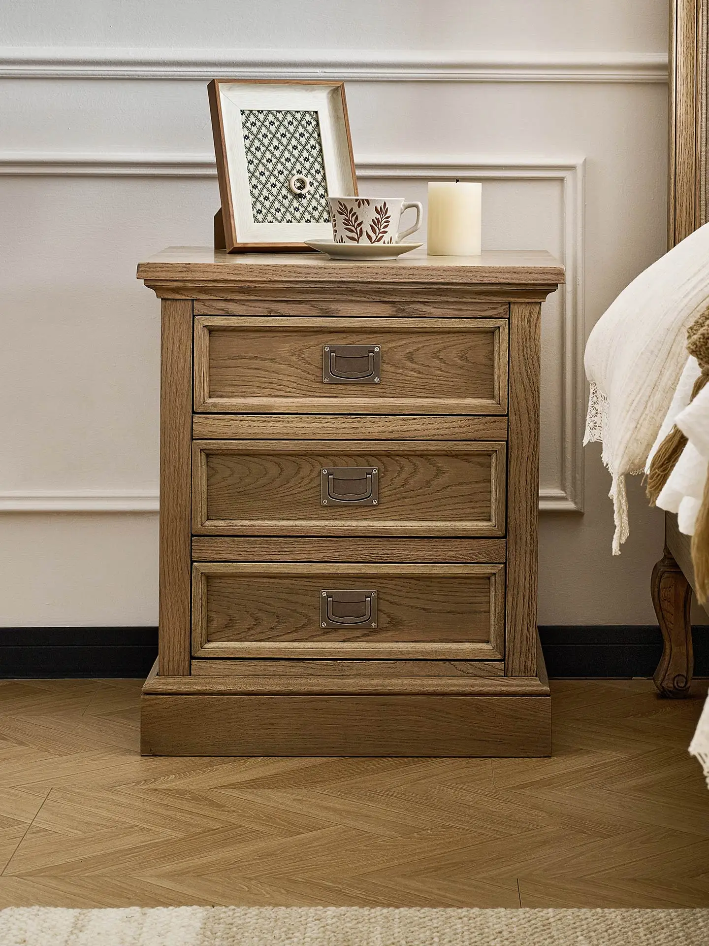 LMM solid wood bedside table red oak log three drawer bedside table