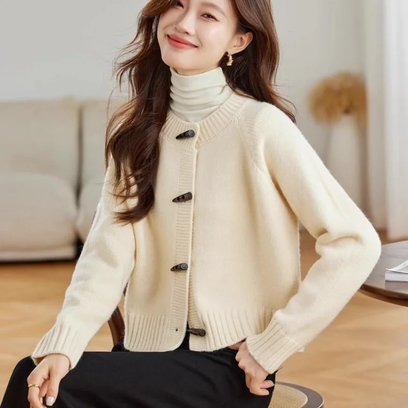 

Кардиган в стиле ретро с рогом, новинка 2025, осень-зима, свободная вязаная куртка с круглым вырезом для ленивых