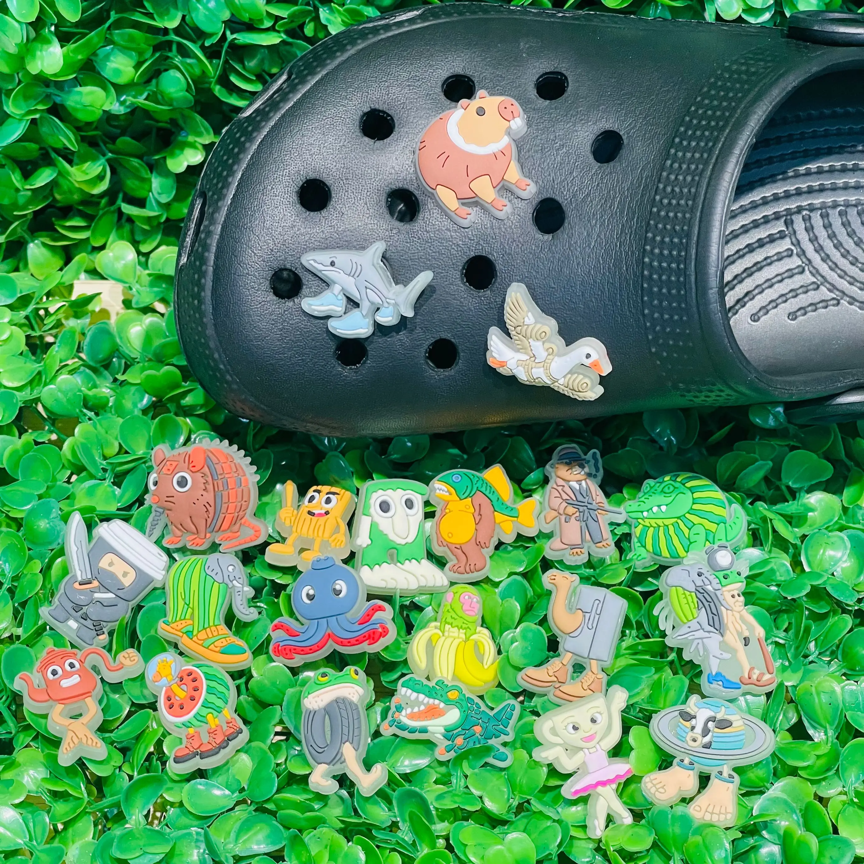 

21-100pcs Luminous Glow Mountains and Rivers Shoe Charms PVC Accessories DIY Shoes Buckle Decorations fit Wristband Party Gifts