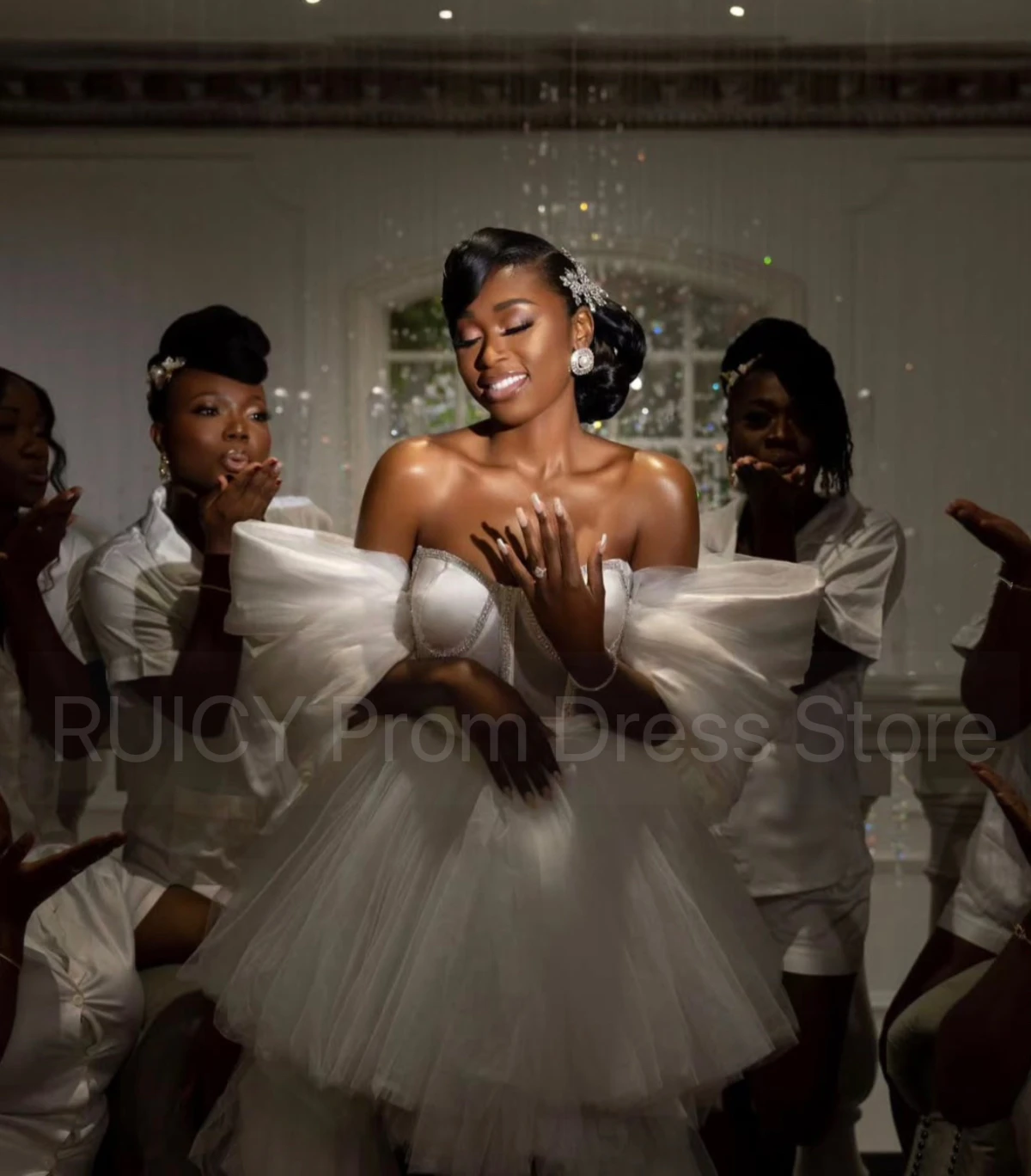 2025 wysokie niskie suknie ślubne frezowanie dekolt w kształcie serca wielowarstwowy tren suknia dla panny młodej na bal dla nowożeńców suknia Vestidos de novia