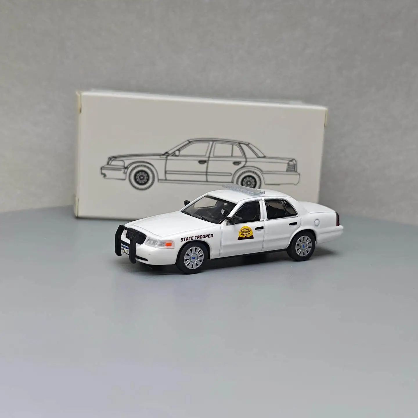 596 1:64 Crown Victoria Utah Highway Patrol 106 Diecast Alloy Car Model Collectible Gift