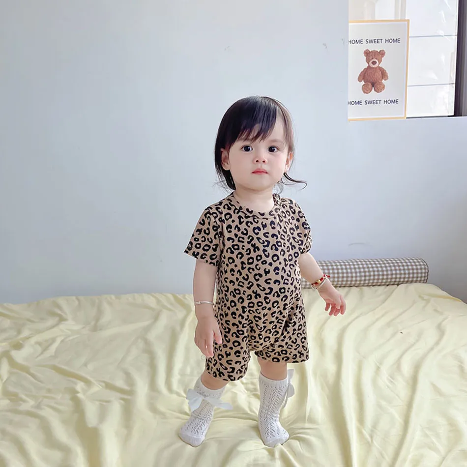아기 의류 라운드 넥 반팔 레오파드 무늬 점프수트, 귀엽고 세련된 아기 소녀 크롤링 옷, 여름 Best5 아기 의류 라운드 넥 반팔 레오파드 무늬 점프수트, 귀엽고 세련된 아기 소녀 크롤링 옷, 여름 Best5